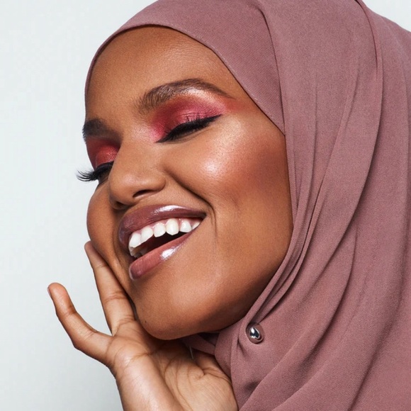 R.E.M. beauty eyeshadow palette in principessa - Picture 2 of 4